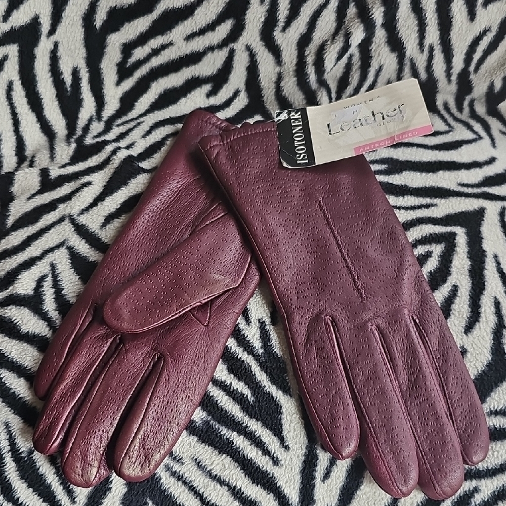 Isotoner Aris Burgundy Leather Ladies Gloves NWT